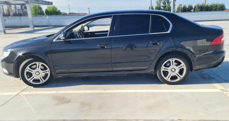 Skoda Superb cena 34500 przebieg: 235000, rok produkcji 2012 z Słupsk małe 79